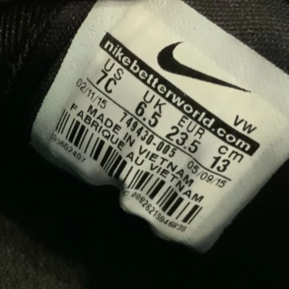 Nike Kids Roshe One Gray Sneakers Size 7C